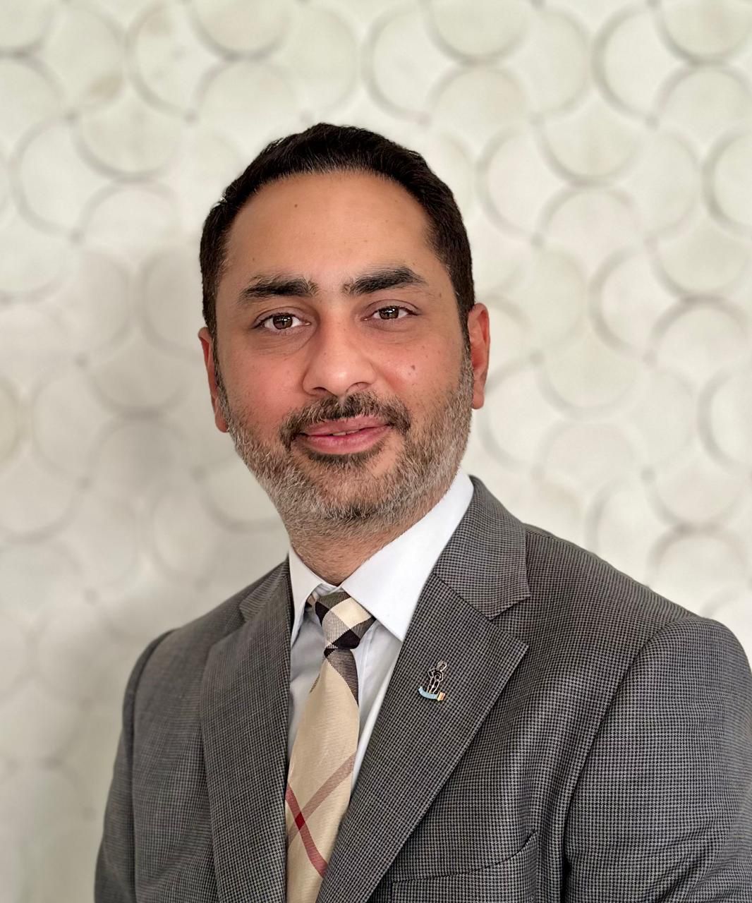 Dr Karan Bhalla - Orthodontist - Tooth Tales Clinic